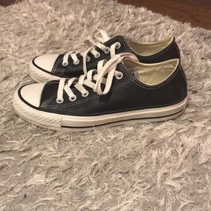 Women’s leather converse size 6.5